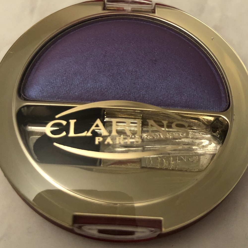 Clarins Vibrant Violet eyeshadow